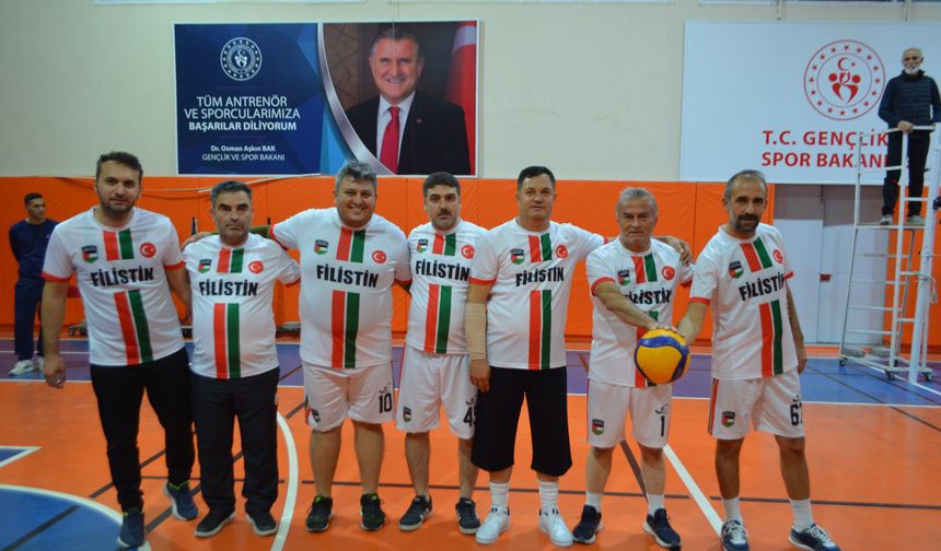 Öğretmenlerin nefes kesen voleybol turnuvası tamamlandı