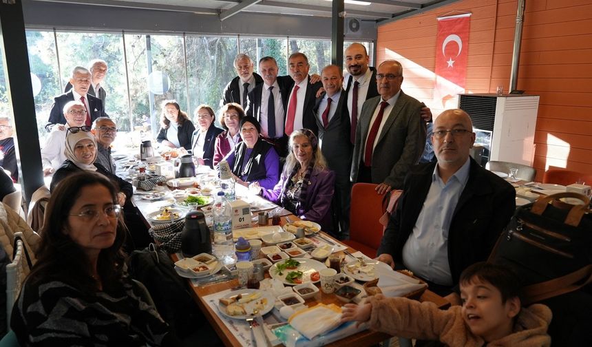 Eğitimci başkan emekli öğretmenleri konuk etti