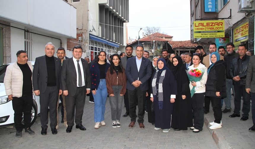 AK Parti'li başkanlardan Kula'da esnaf ve ev ziyaretleri