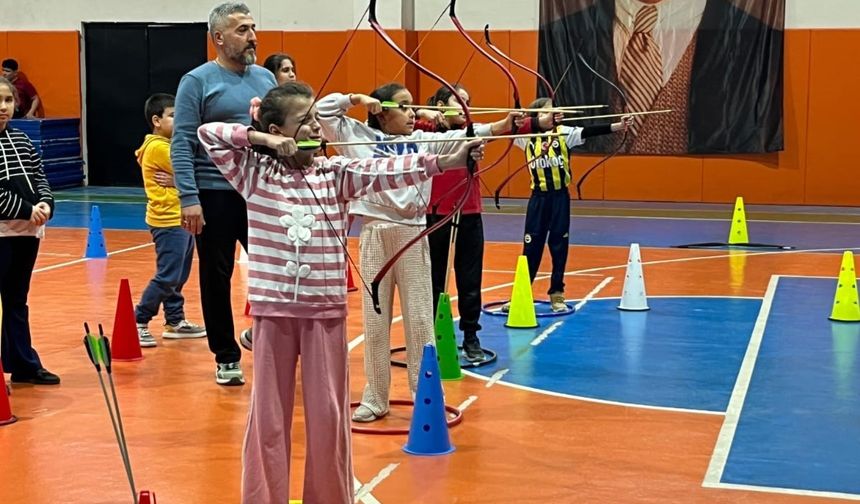 Sarıgöl’de geleneksel Türk okçuluğuna büyük ilgi