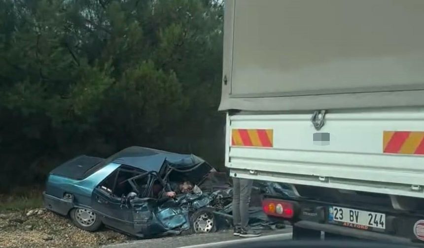 Kamyonetle otomobil çarpıştı: 2 ölü, 2 yaralı