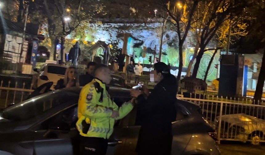 1.96 promil alkollü sürücü uygulama noktasını birbirine kattı, polislere hakaret etti