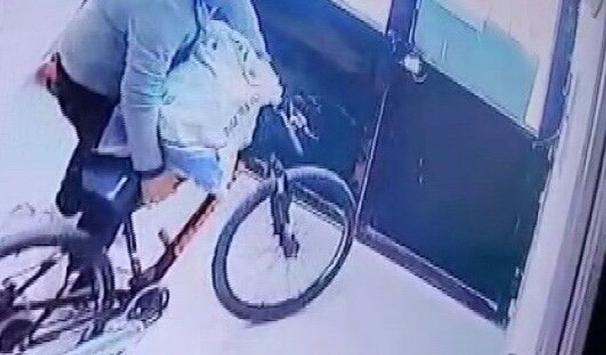 Bisikletini çalan hırsıza, "Yaşın genç diye şikayetçi olmadık, bir an önce iş bul ve çalış" diye nasihat verdi