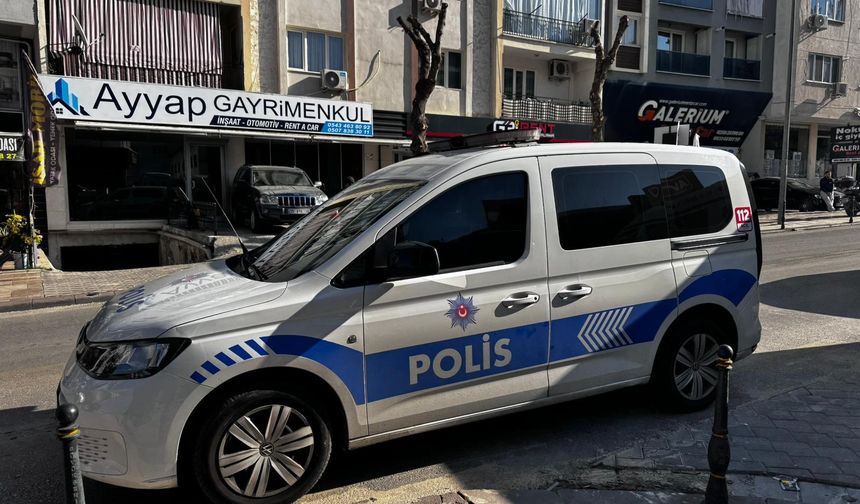 Apartmanın çatısından düşen genç hayatını kaybetti