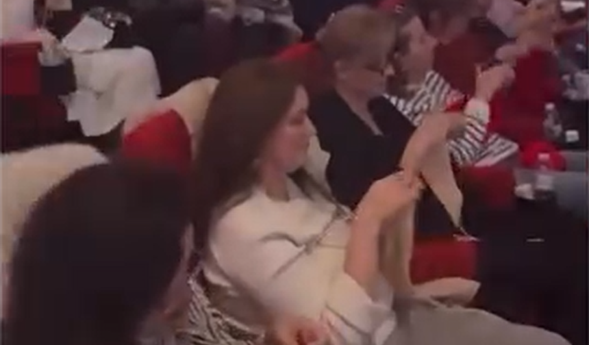 İzmir'de 250 kadın örgü örerek film izledi