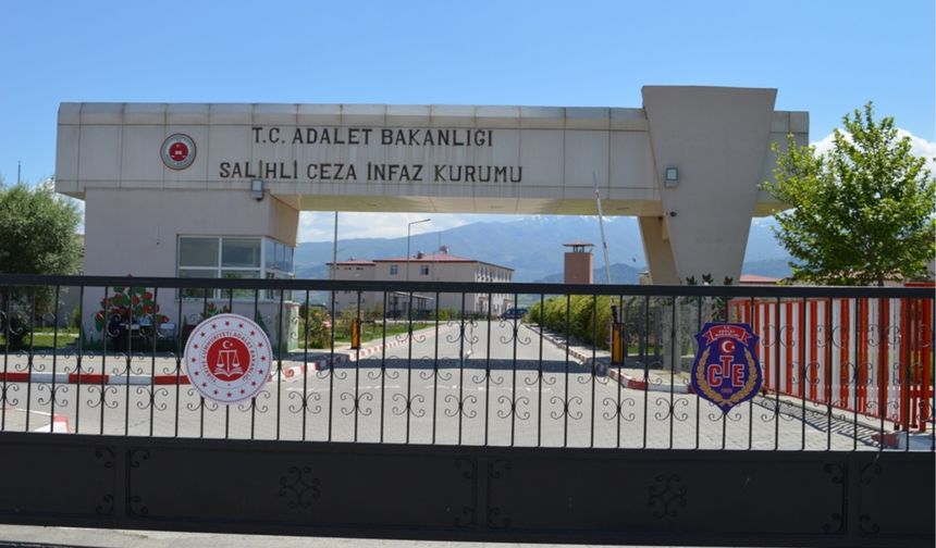 Salihli’de 18 yıl 9 ay hapis cezası bulunan firari saklandığı evde yakalandı