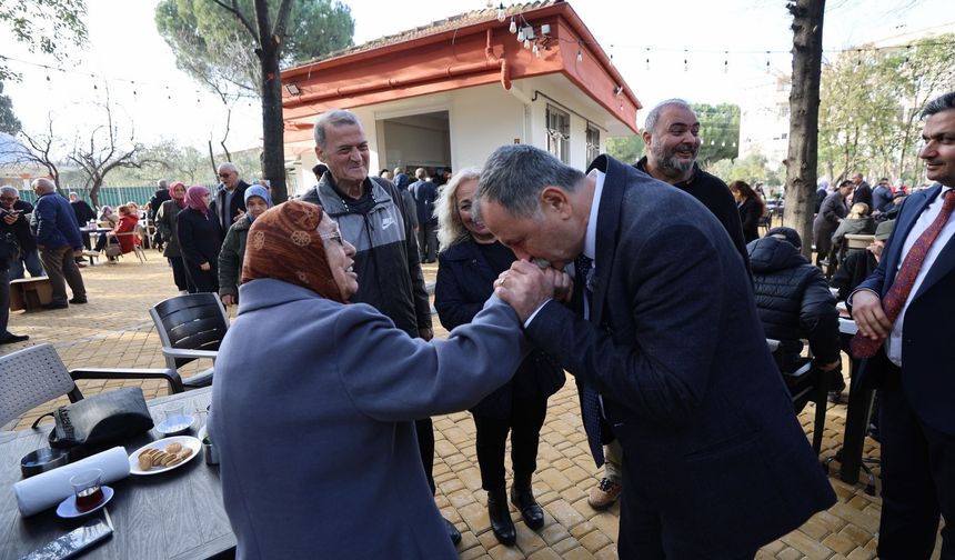 Yunusemre Emekli Kafe açılışının ilk gününde yoğun ilgi gördü