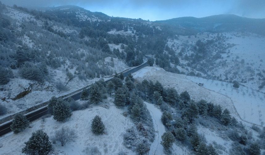 Karla kaplanan Demirci'de kartpostallık manzaralar