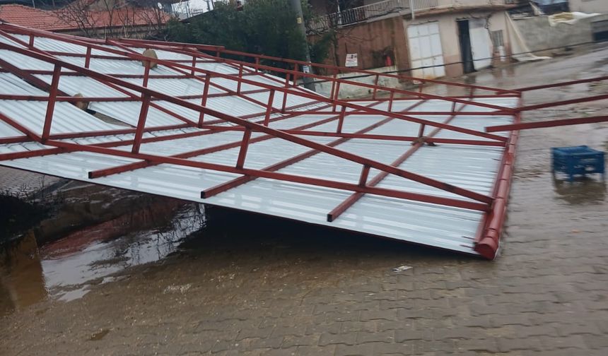 Sarıgöl’de fırtına etkili oldu