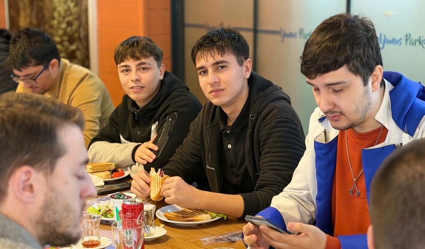 Gençlik Kafe gençlerin buluşma noktası oldu