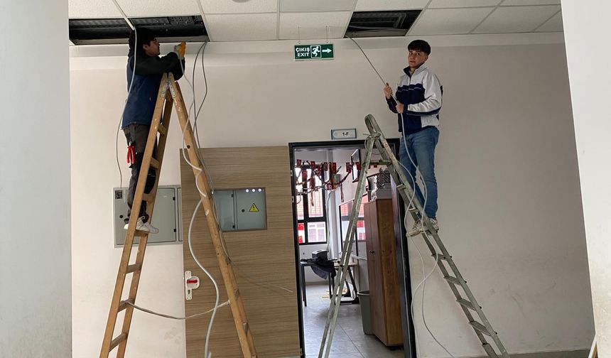 Sarıgöl’ün en büyük okulu klimalarla donatılıyor