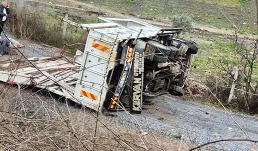 Kontrolden çıkan kamyon tali yola uçtu: 1 ölü, 1 yaralı