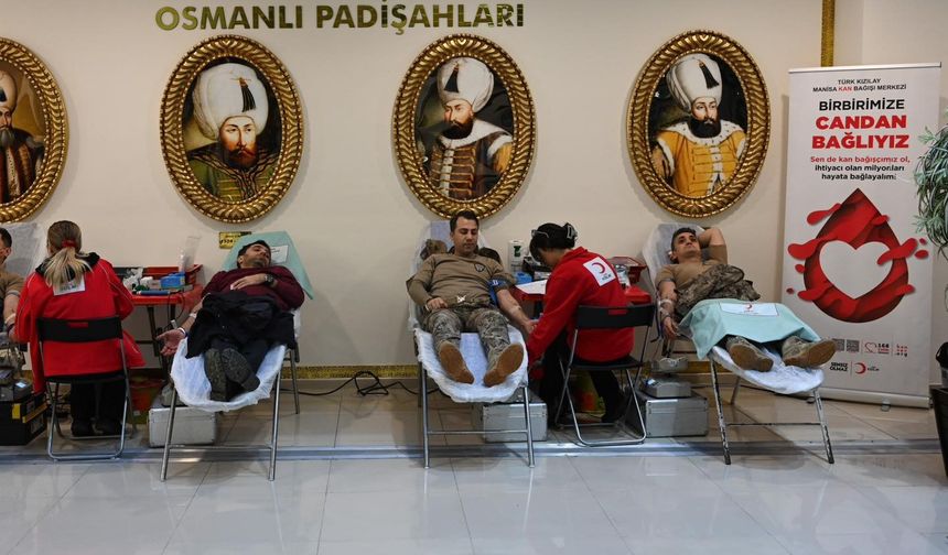 Manisa İl Emniyetten Kızılay'a destek