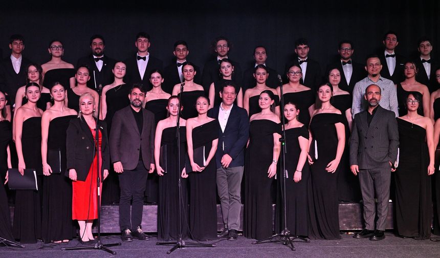 Çok sesli gençlik ve çocuk korosu sanatseverlerle buluştu