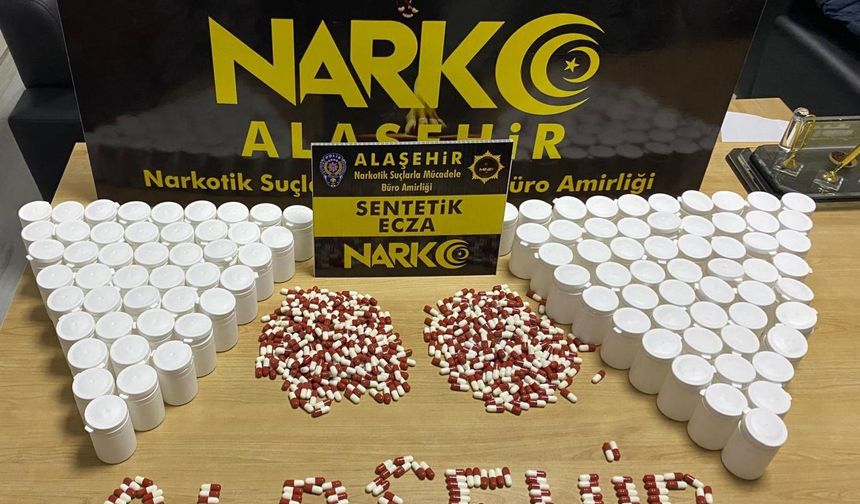 Araçta binlerce sentetik ecza ele geçti: 2 tutuklama