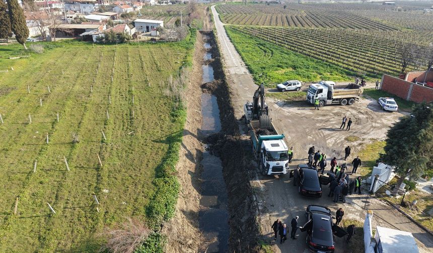 Saruhanlı’da dere temizliğiyle koku ve sinek sorunu bitecek