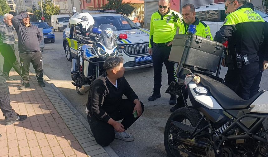 Polisi görünce motosikleti bahçeye atan sürücü ceza yemekten kurtulamadı