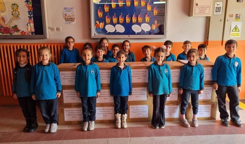 Salihli’de öğrencilerden Ramazan’da dayanışma örneği