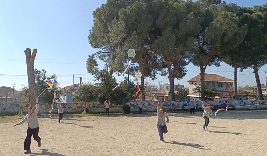 Matematiği uçurtmayla anlattı, öğrenciler hem eğlendi hem öğrendi