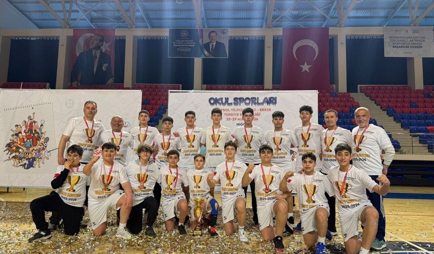 Salihli’nin yıldızları Hentbol’de Türkiye şampiyonu