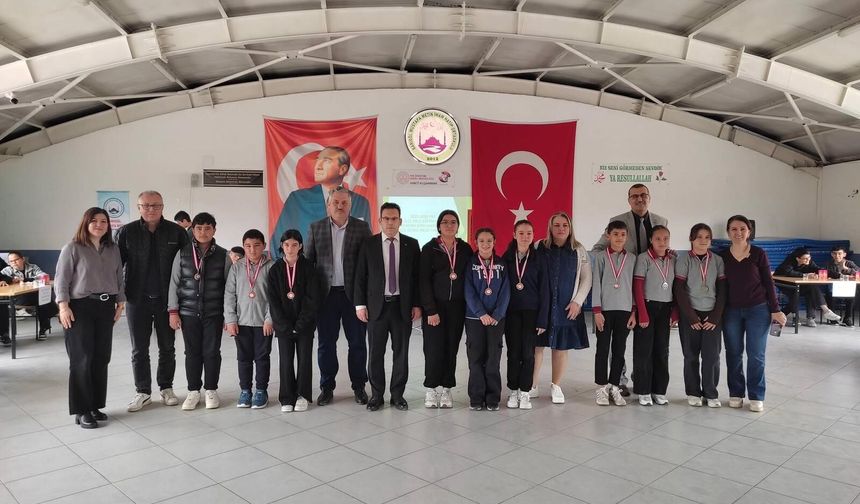 Dereceye giren öğrenciler ödüllerine kavuştu