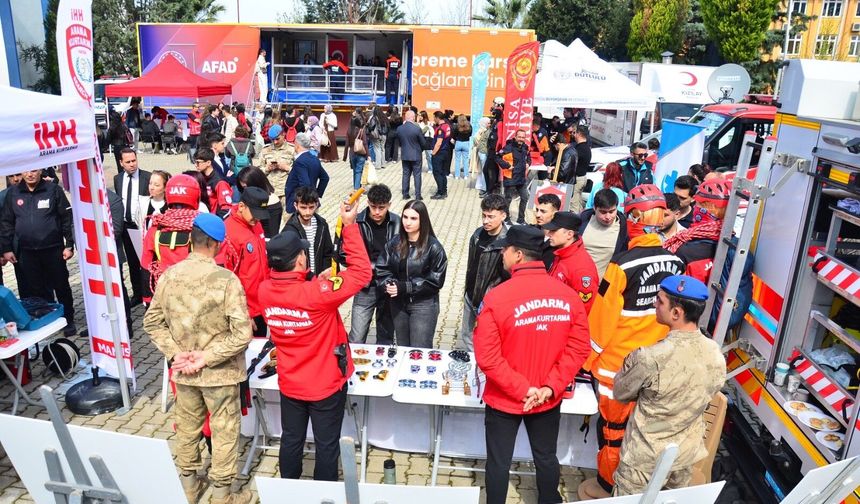 MCBÜ’de 'Afetlerde insan olmak' sempozyumu