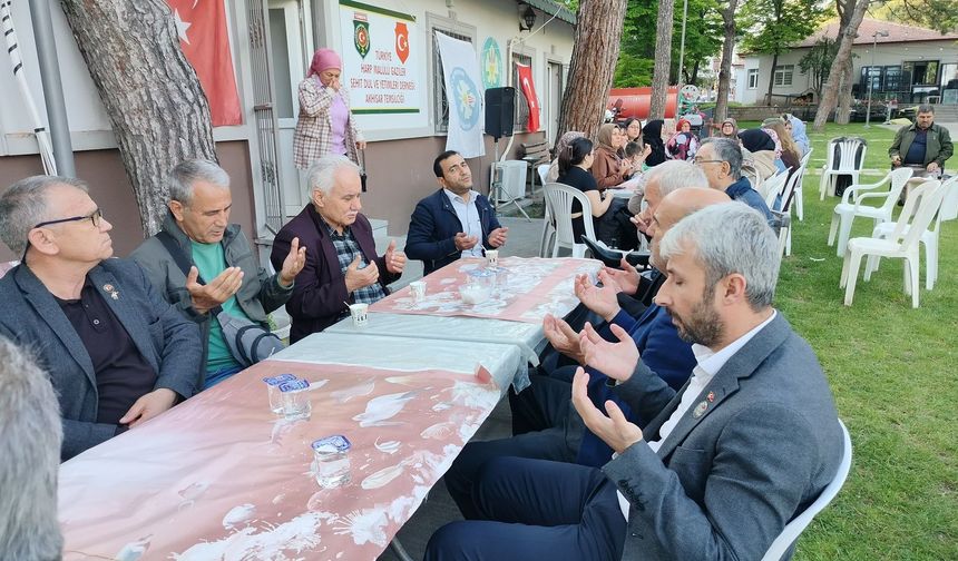 Akhisar'da şehit aileleri ve gazilerden duygu dolu buluşma