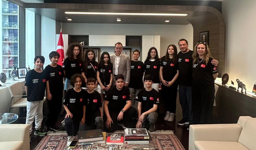 Salihli’den Miami Başkonsolosu’na Sardes Hediyesi