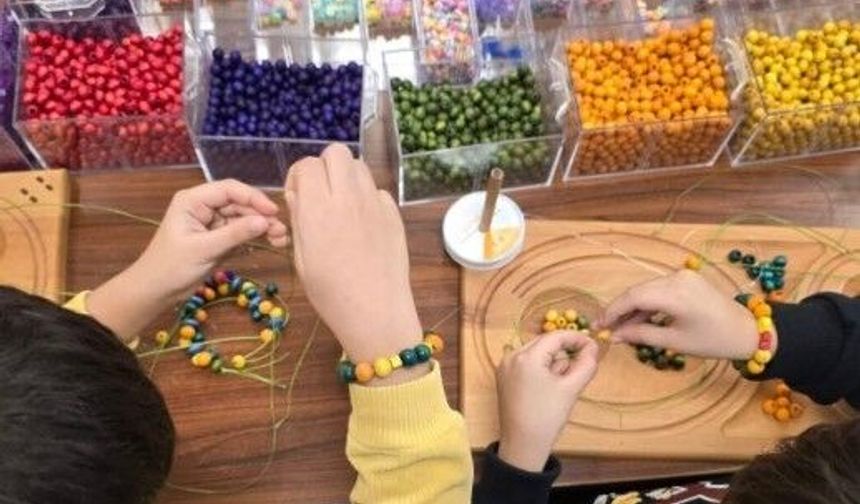 Şehzadeler’de minik eller takı tasarlayacak