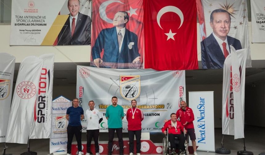 Manisalı Samet Akça'dan Türkiye Şampiyonası'nda madalya yağmuru