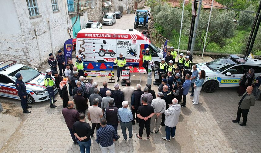 Kula’da çiftçilere trafik güvenliği eğitimi