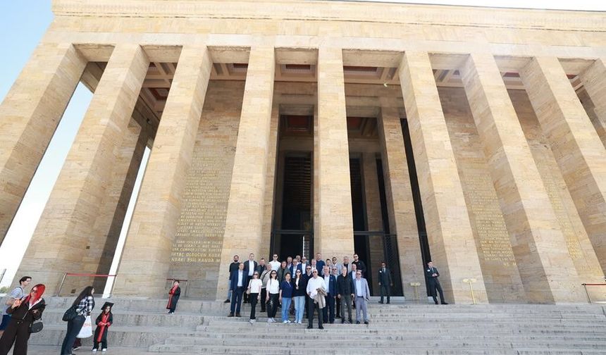 Manisalı muhtarların TBMM ve Anıtkabir ziyaretinde duygu dolu anlar