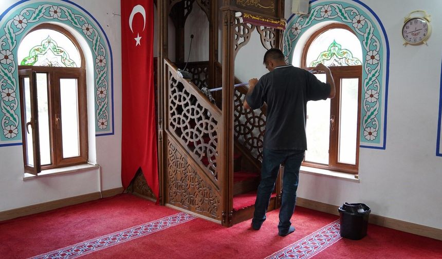 Yunusemre’de camiler bayram namazına hazırlanıyor