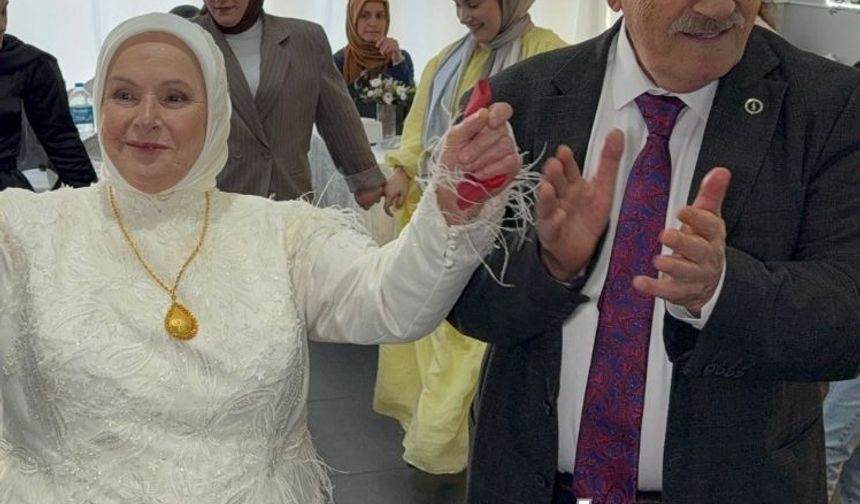 52 yıl sonra hayallerine kavuştular: Kaçarak evlenen çift düğün yaptı