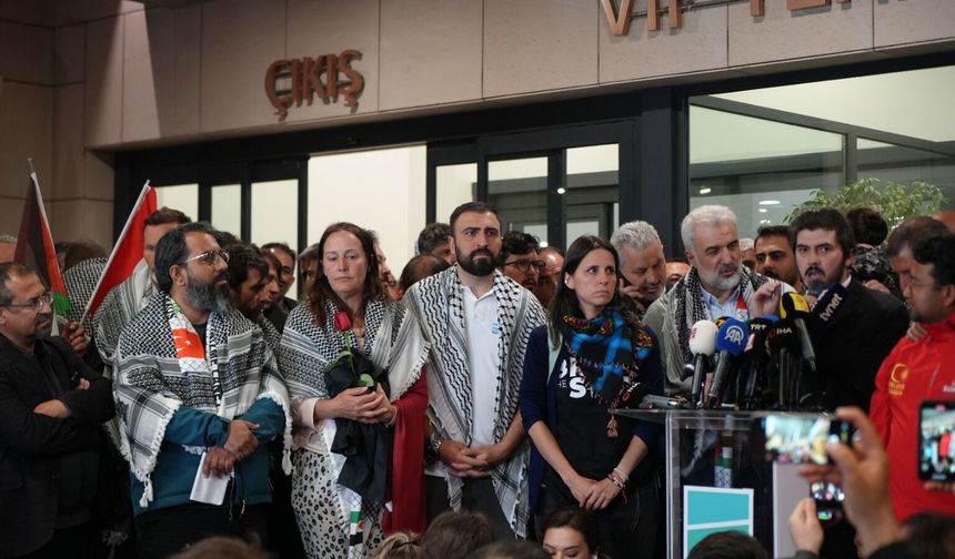 İsrail'in alıkoyduğu Sumud Filosu aktivistleri İstanbul'a getirildi