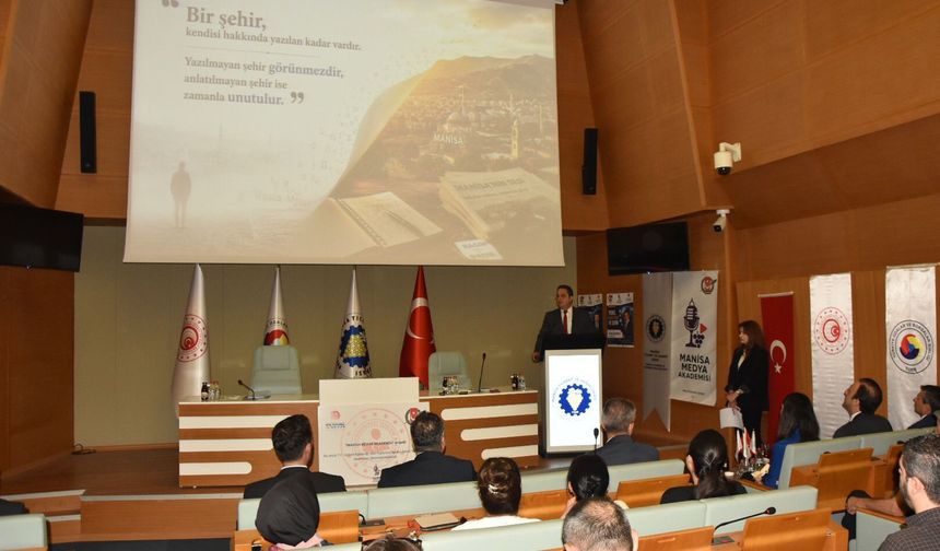 Manisa Medya Akademisi’nde dezenformasyon ve yerel gazetecilik konuşuldu