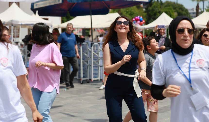 Yunusemre’de 19 Mayıs şöleni renkli görüntülere sahne oldu