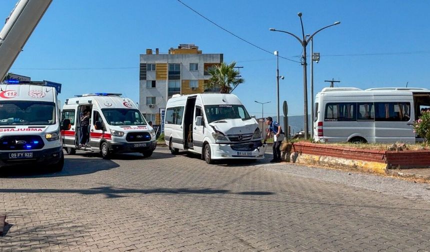 Aydın'da okul servisleri ile otomobil çarpıştı: 6 yaralı