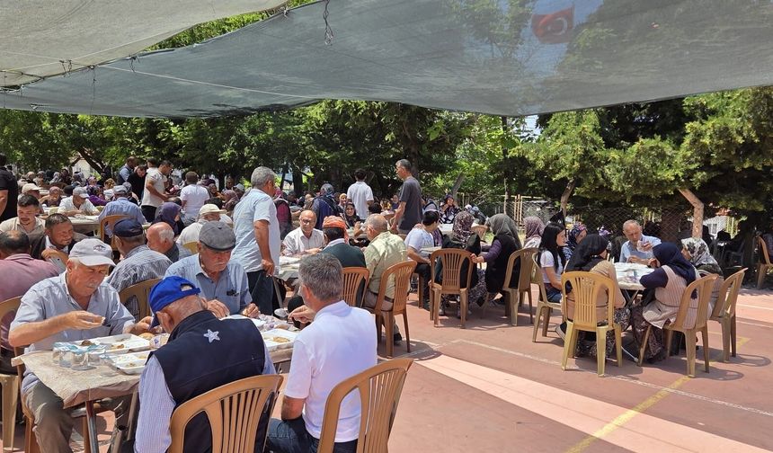 Gördes'te geleneksel köy hayrına yoğun ilgi