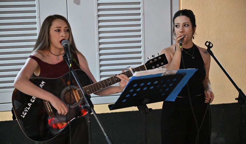 Müziğin ritmi Manisa sokaklarında