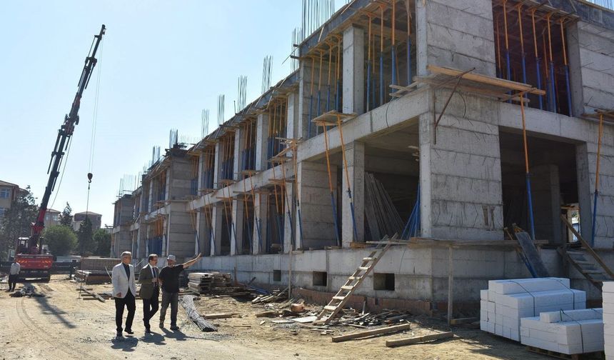 Salihli’de iki yeni okul yükseliyor