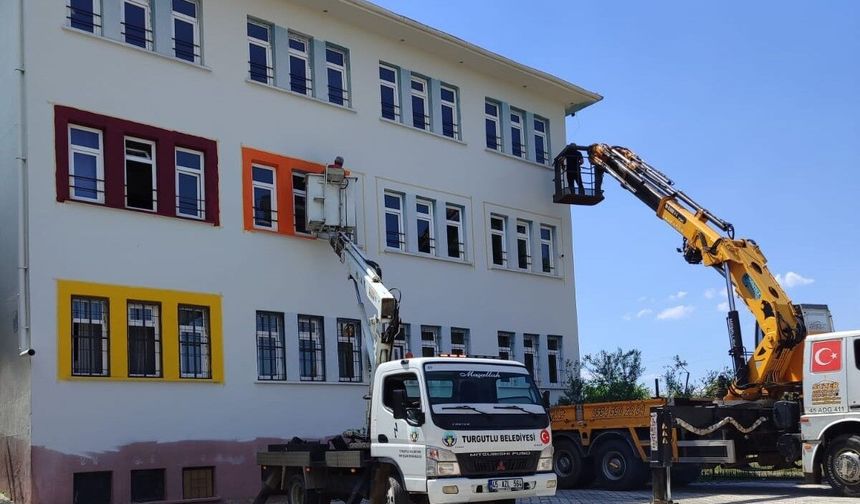 Turgutlu'da okullar ve parklar yeni döneme hazırlanıyor