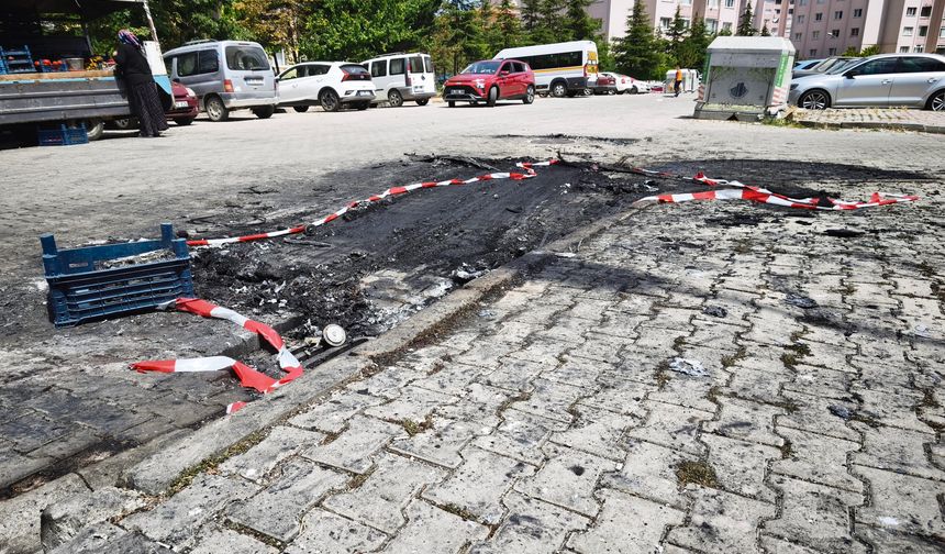 Pompalı tüfekle dehşet saçan şahıs sevgilisi olduğu iddia edilen kadının hem dükkanını hem aracını yaktı