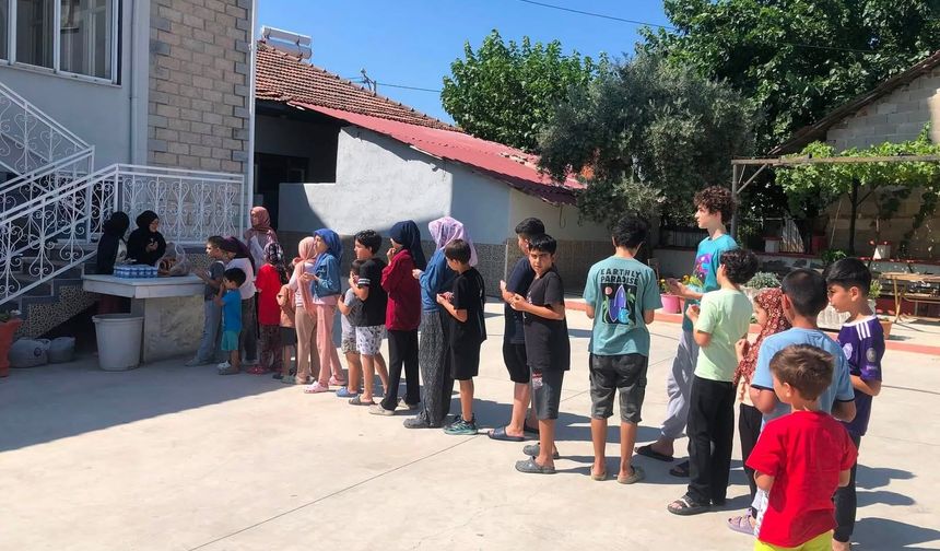 Hayırseverler Kur'an kursu öğrencilerini yalnız bırakmıyor