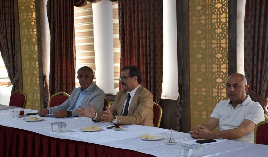 Salihli'de Kültür ve Sanat Vakfı için kritik toplantı