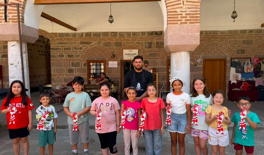 Şehzadeler’de Hacivat ve Karagöz’e "Milli Takım" dokunuşu
