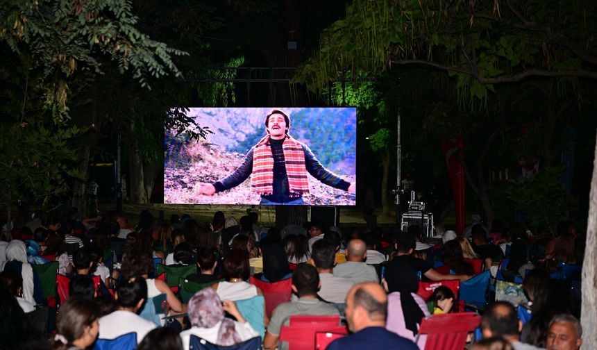 Manisa’da Açık Hava Sinema Geceleri nostalji rüzgarı estiriyor