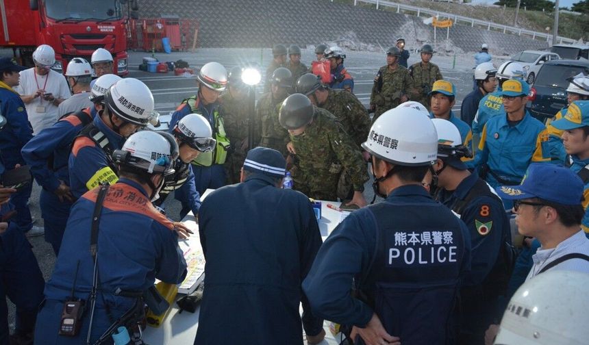 Japonya’yı vuran 7.1’lik depremde ölü sayısı en az 13’e yükseldi