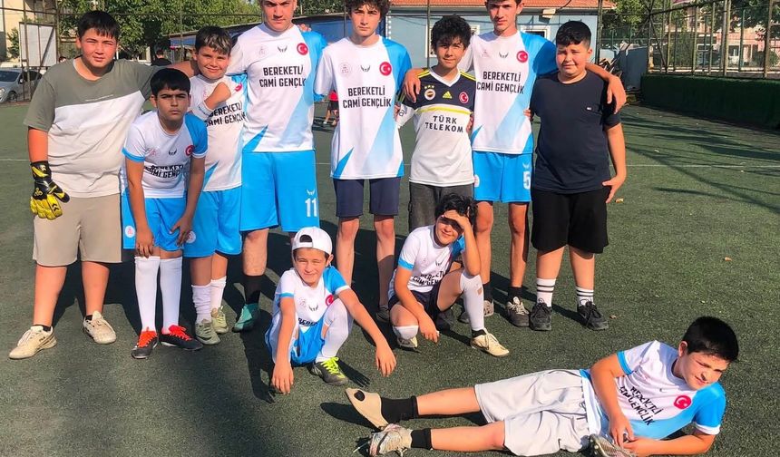 Kur'an kursu öğrencileri futbolla kardeşlik bağlarını güçlendiriyor