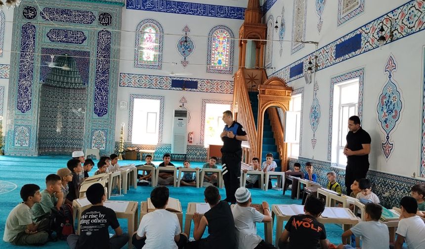 Kur'an kursundaki öğrenciler trafik kuralları konusunda bilinçlendirildi
